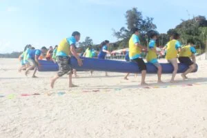 Cán bộ công nhân viên công ty tham gia team building