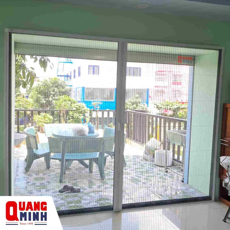 cua luoi chong muoi dang xep ray thap