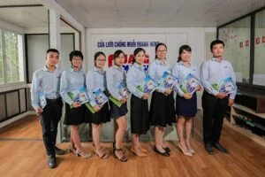 Đội ngũ kinh doanh, kỹ thuật của Cửa lưới Quang Minh