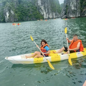 Hoạt động chèo thuyền Kayak