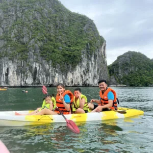 Hoạt động chèo thuyền Kayak