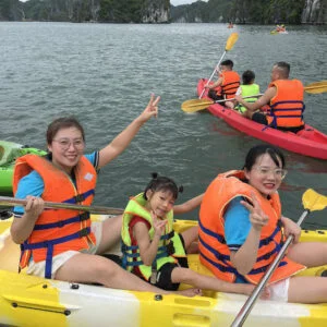 Hoạt động chèo thuyền Kayak