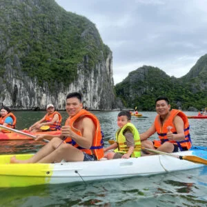 Hoạt động chèo thuyền Kayak