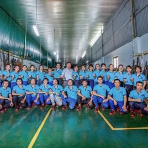 Nhà máy và đội ngũ sản xuất cửa lưới Quang Minh