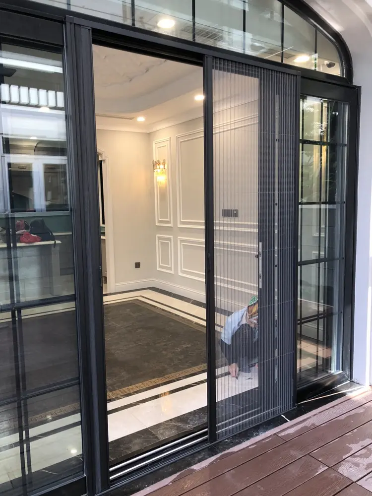 Bạn nên lựa chọn cửa lưới chống muỗi dạng xếp từ những thương hiệu uy tín