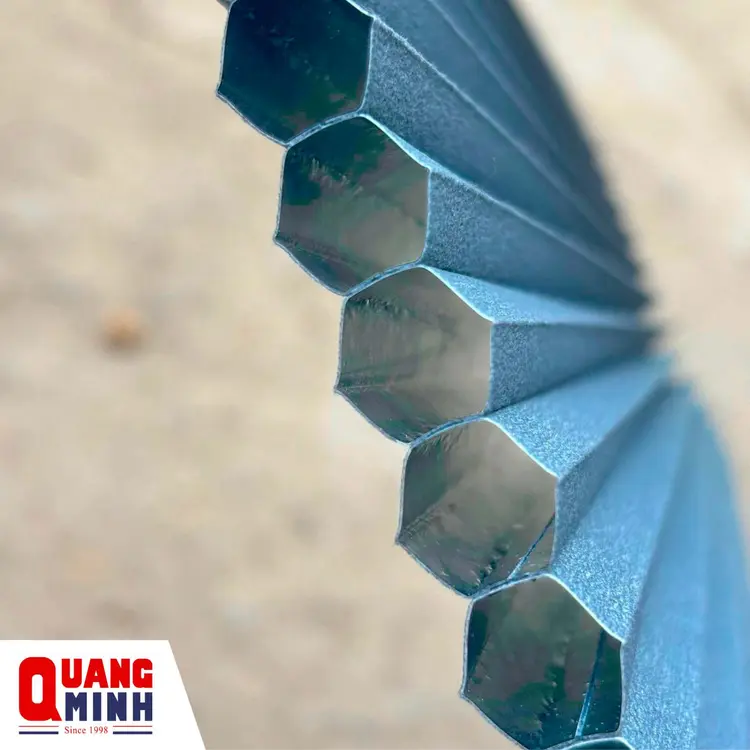 Cấu trúc rèm tổ ong dạng ống 6 cạnh và lớp tráng bạc bên trong