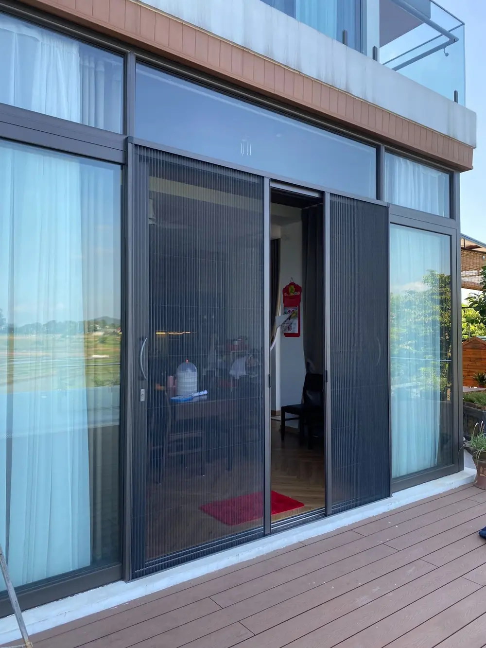 Cửa lưới chống muỗi dạng xếp thi công bởi Quang Minh