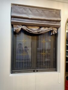 Cửa cuốn chống muỗi thi công hoàn thiện