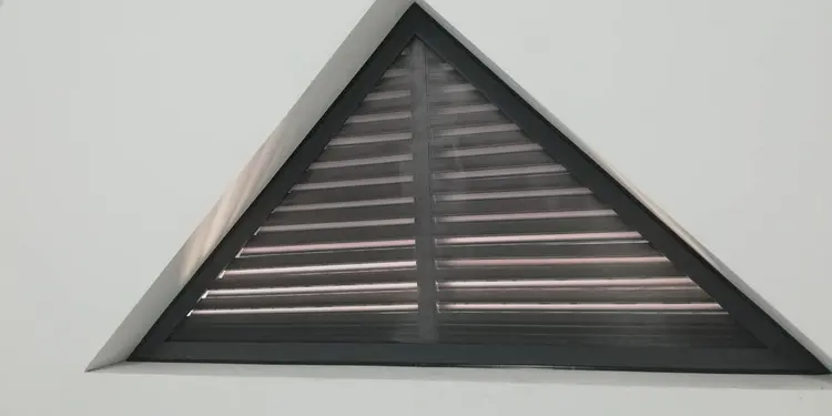 Cửa lưới vách cố định hình tam giác