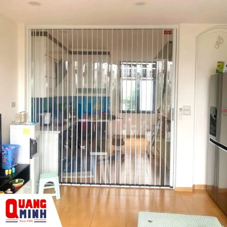 Cửa xếp lá nhựa ngăn lạnh điều hòa giữa phòng bếp và phòng khách