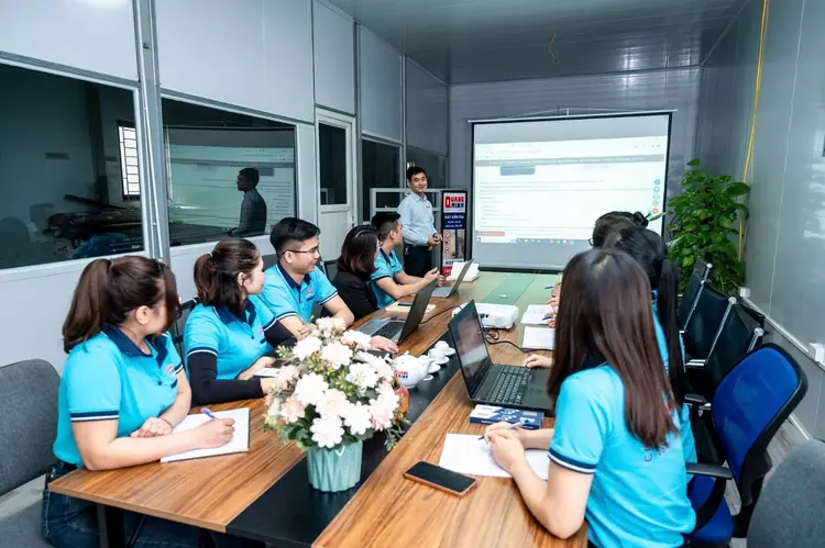 Đội ngũ Quang Minh luôn sẵn sàng hỗ trợ quý khách hàng