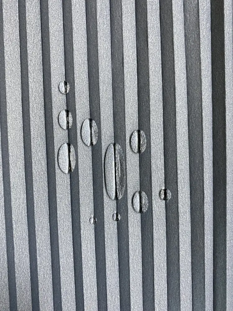 Khách hàng nên ưu tiên lựa chọn loại cửa rèm tổ ong chống thấm nước