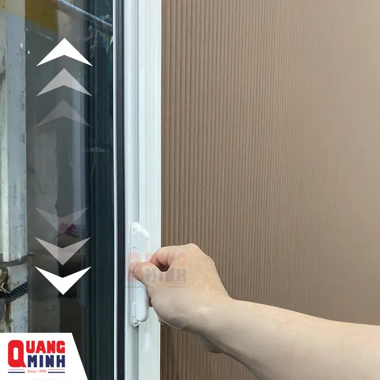 Rèm tổ ong có thể kéo chỉnh lên xuống, trái phải một cách dễ dàng