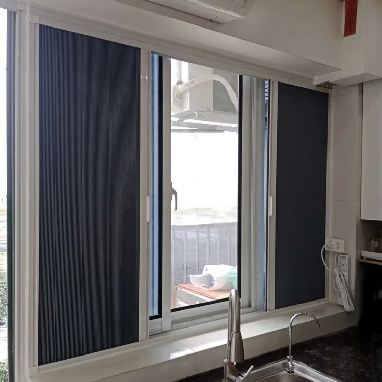 Rèm tổ ong được lắp đặt ở vị trí cửa sổ phòng ăn