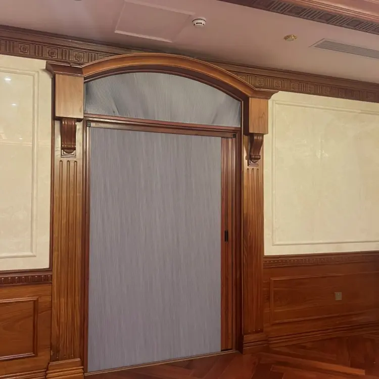 Rèm tổ ong được lắp đặt ở vị trí cửa chính