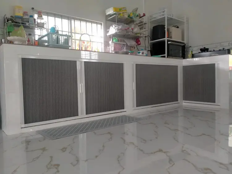 Rèm tổ ong tủ bếp thi công, lắp đặt bởi đội ngũ của Quang Minh