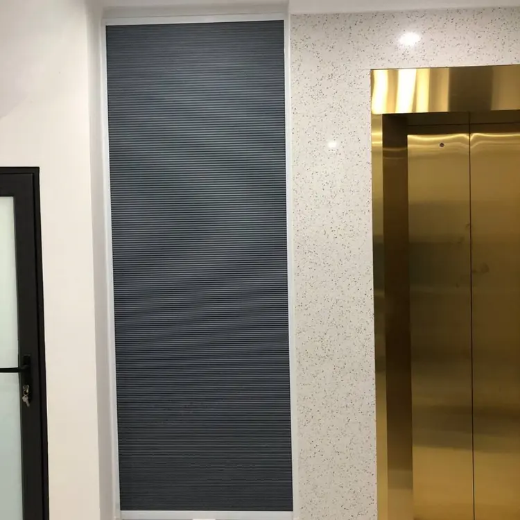 Vách tổ ong tạo nên không gian khép kín vị trí cầu thang bộ