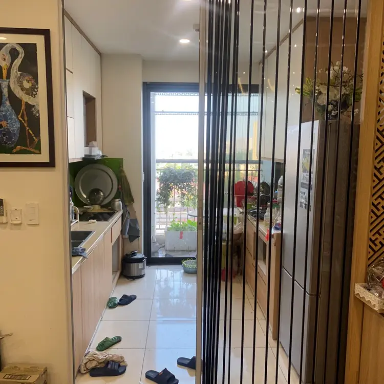 Vì lá nhựa trong suốt, không gian vẫn đảm bảo nhận đủ ánh sáng tự nhiên