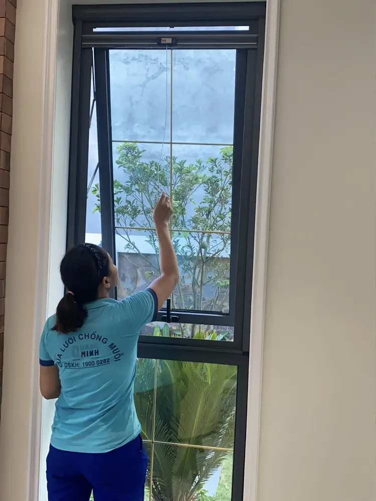 Cửa lưới chống côn trùng Đồng Nai: Thi công cửa lưới chống muỗi tự cuốn Công trình: Phường An Bình, TP. Biên Hòa, Thời gian hoàn thành : ngày 22 tháng 03 năm 2021