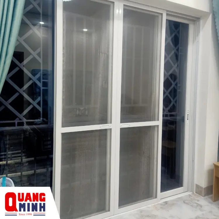 Cửa lưới chống muỗi dạng lùa lắp đặt tại vị trí cửa ra vào ban công