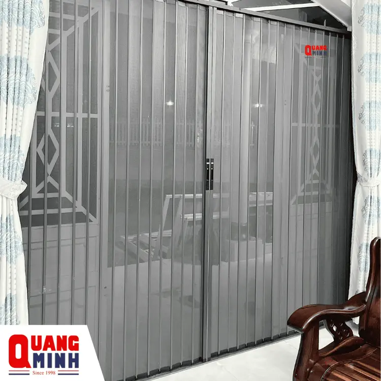 Cửa xếp lá nhôm ngăn côn trùng lắp tại cửa chính
