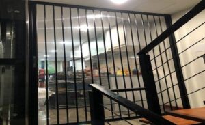 Khung cửa được chế tạo từ hợp kim nhôm