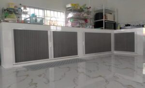 Rèm kéo tổ ong làm tủ bếp