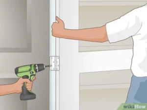 Tiến hành lắp đặt khung lưới