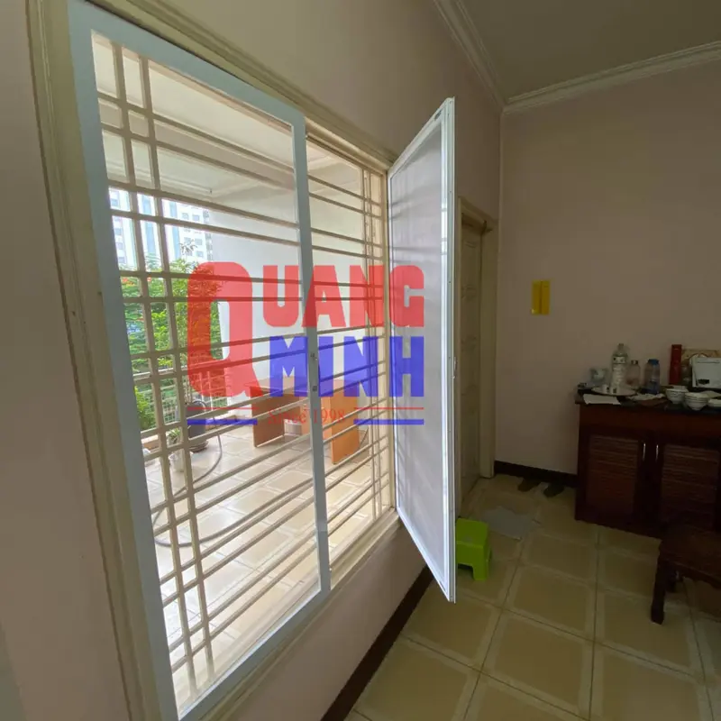 Cửa mở quay có cơ chế vận hành trơn tru