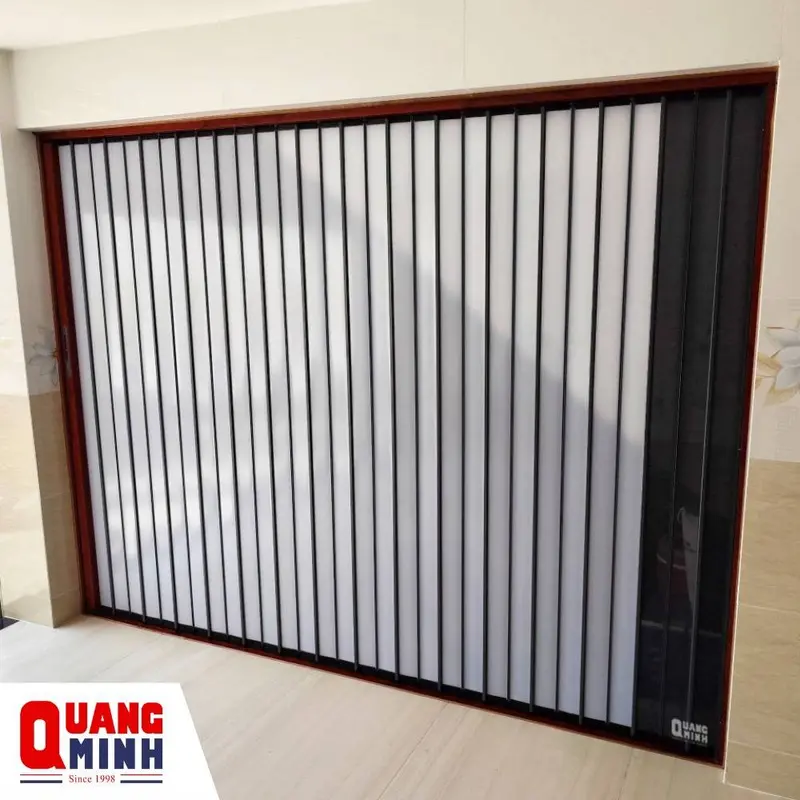 Cửa xếp lá nhựa có nhiều chi tiết phụ kiện đi kèm