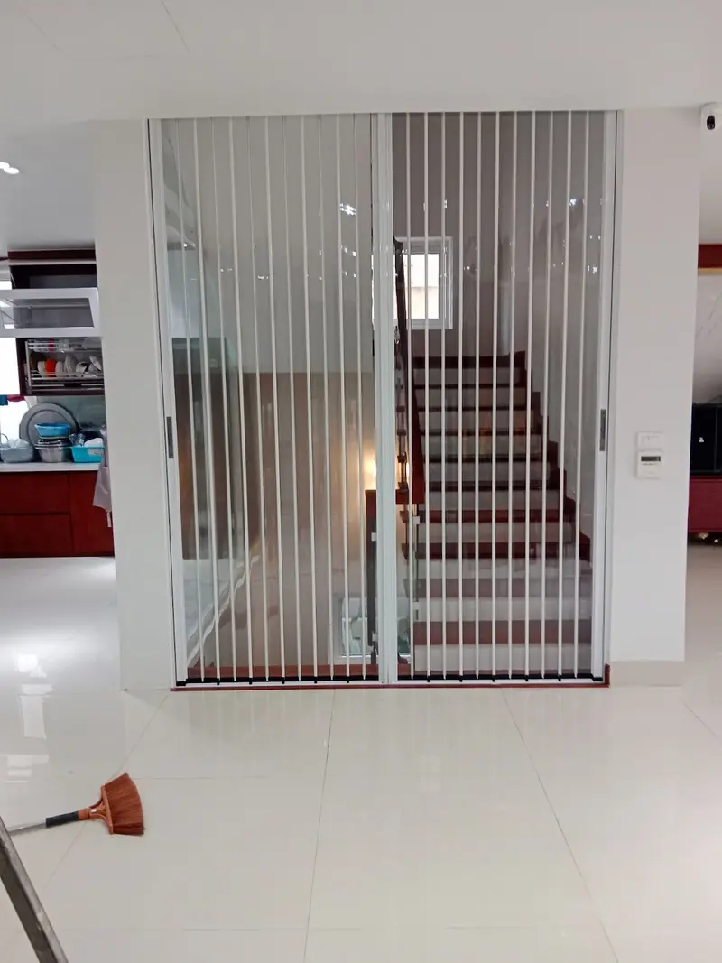 Quang Minh lắp đặt cửa xếp lá nhựa