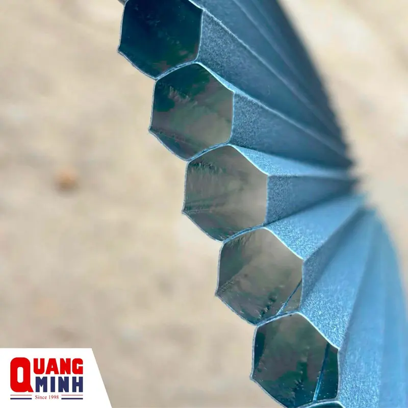 Rèm tổ ong bao gồm các ống rỗng